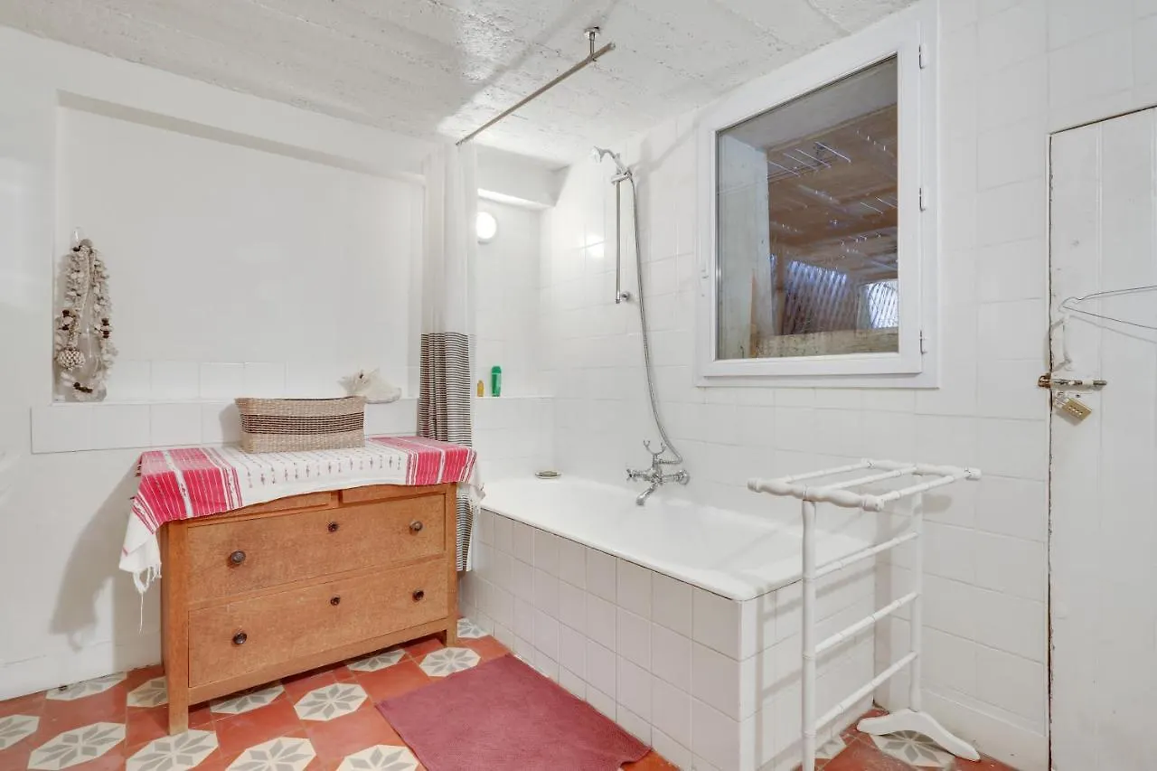 Comfortable House With Terrace For 5 People By Wee Párizs