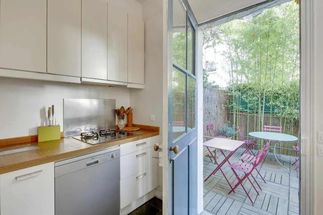 Comfortable House With Terrace For 5 People By Wee Párizs