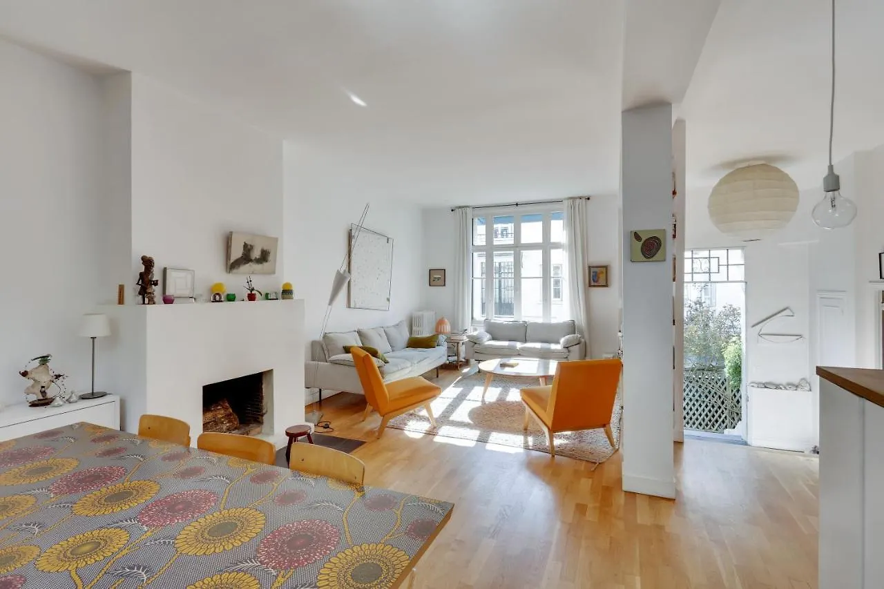 Comfortable House With Terrace For 5 People By Wee Párizs Nyaraló
